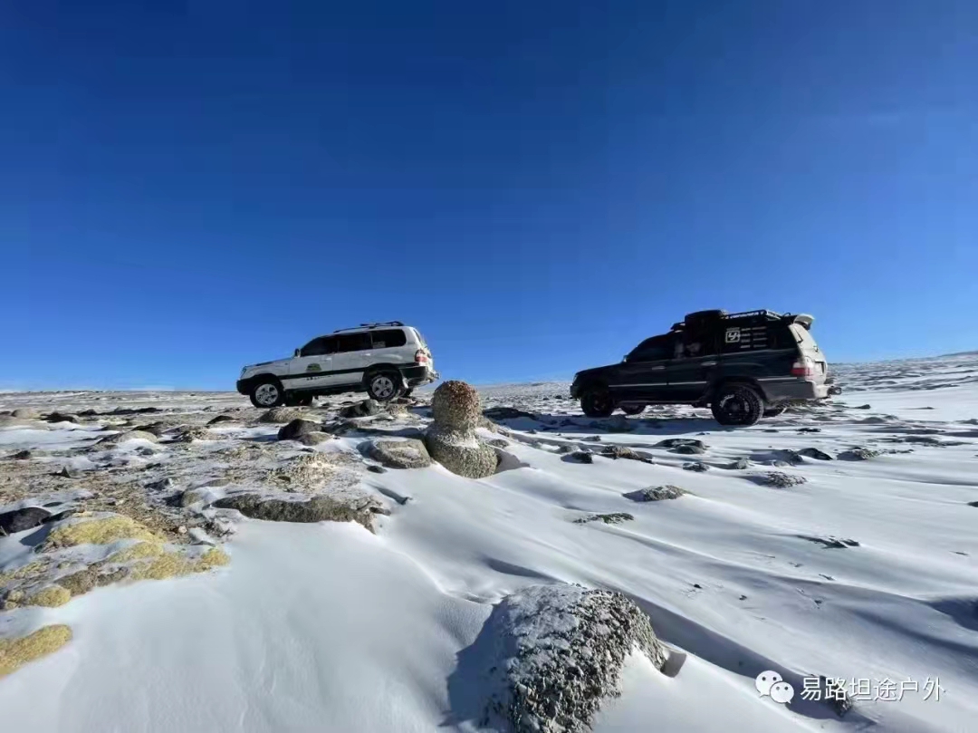 RACING IN SNOW